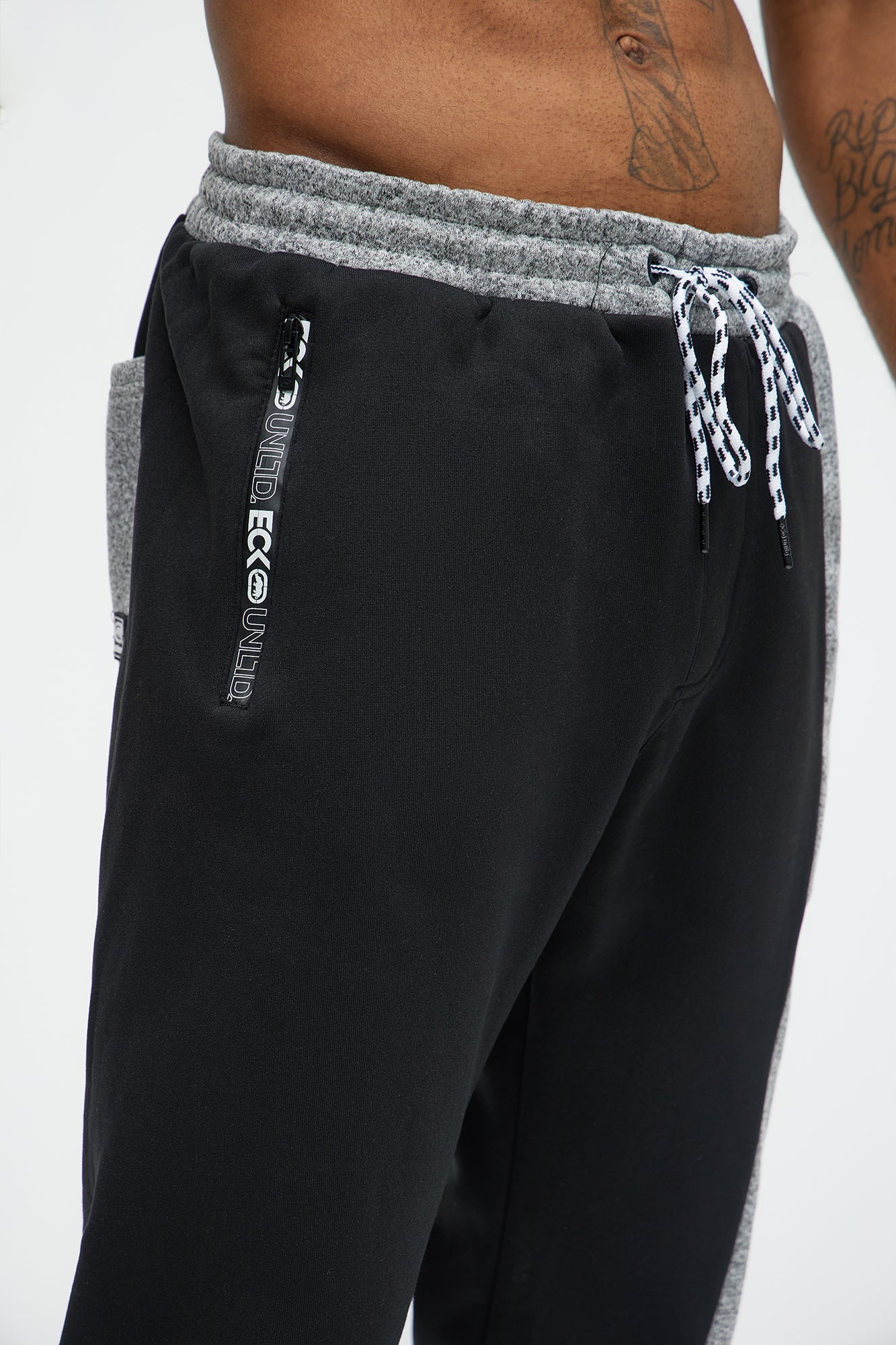 https://cdn.shopify.com/s/files/1/0293/9277/files/02-17-25_S7_40_EO34G1335_Black_CZ_DJ_11-37-56_80741_PXF.jpg?v=1740002013