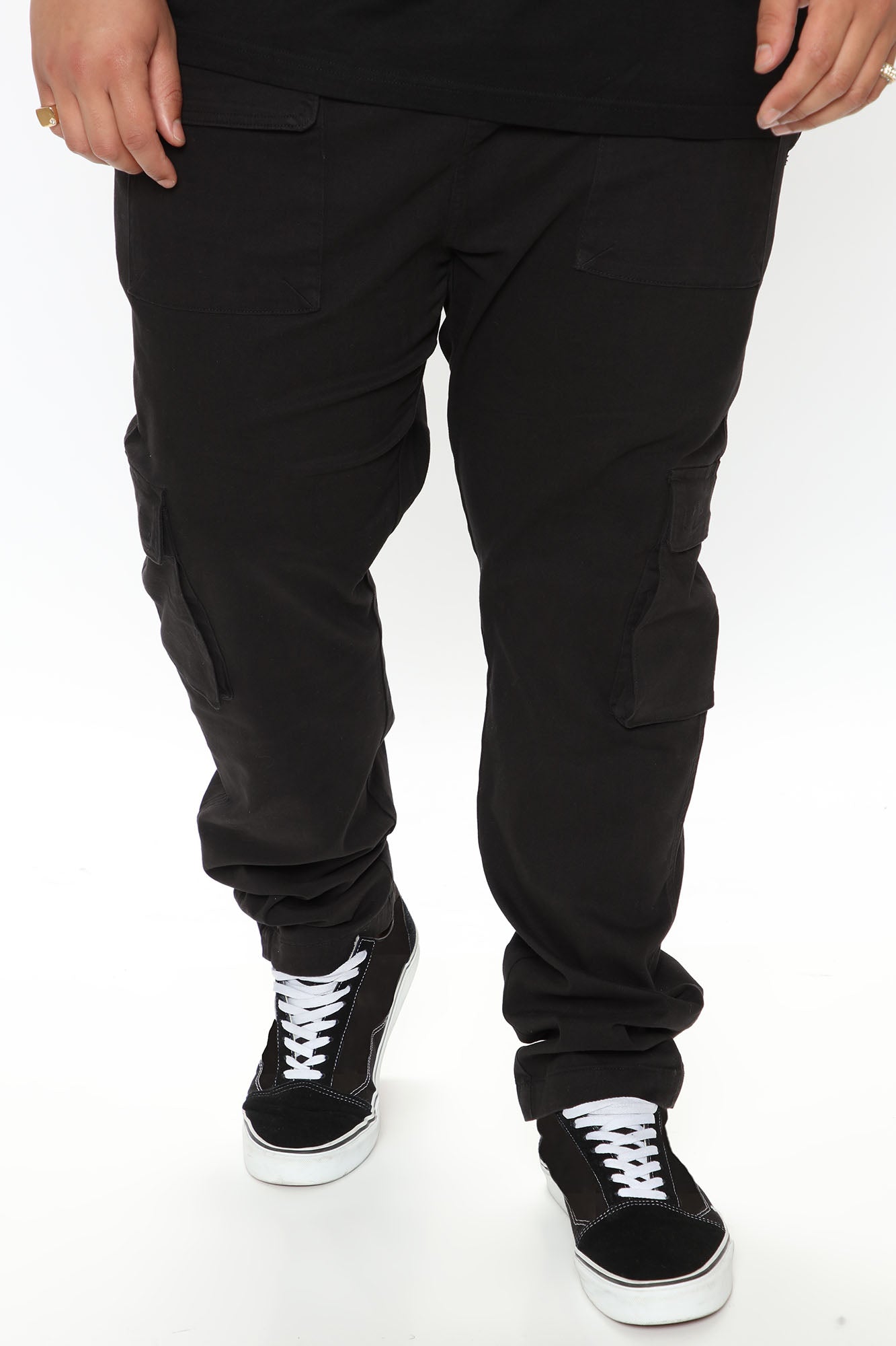 https://cdn.shopify.com/s/files/1/0293/9277/products/10-26-20Studio4_RT_DJ_10-26-27_32_1PANT008_Black_16398_PLUS_WG.jpg?v=1718297775