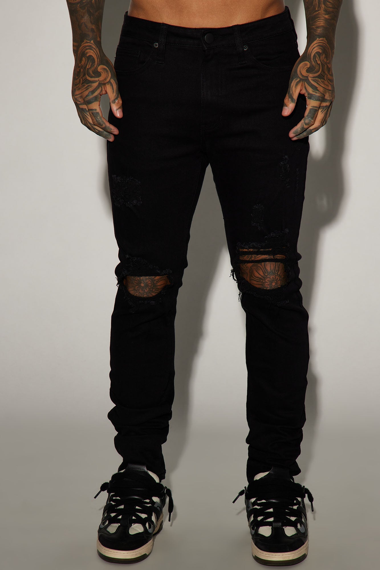 https://cdn.shopify.com/s/files/1/0293/9277/files/10-27-23Studio7_KT_DJ_11-04-18_36_RH12137_Black_P_R_21611_CM.jpg?v=1698855930