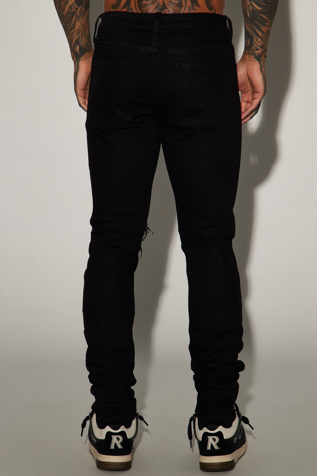 https://cdn.shopify.com/s/files/1/0293/9277/files/10-27-23Studio7_KT_DJ_11-04-18_36_RH12137_Black_P_R_21617_CM.jpg?v=1698855930