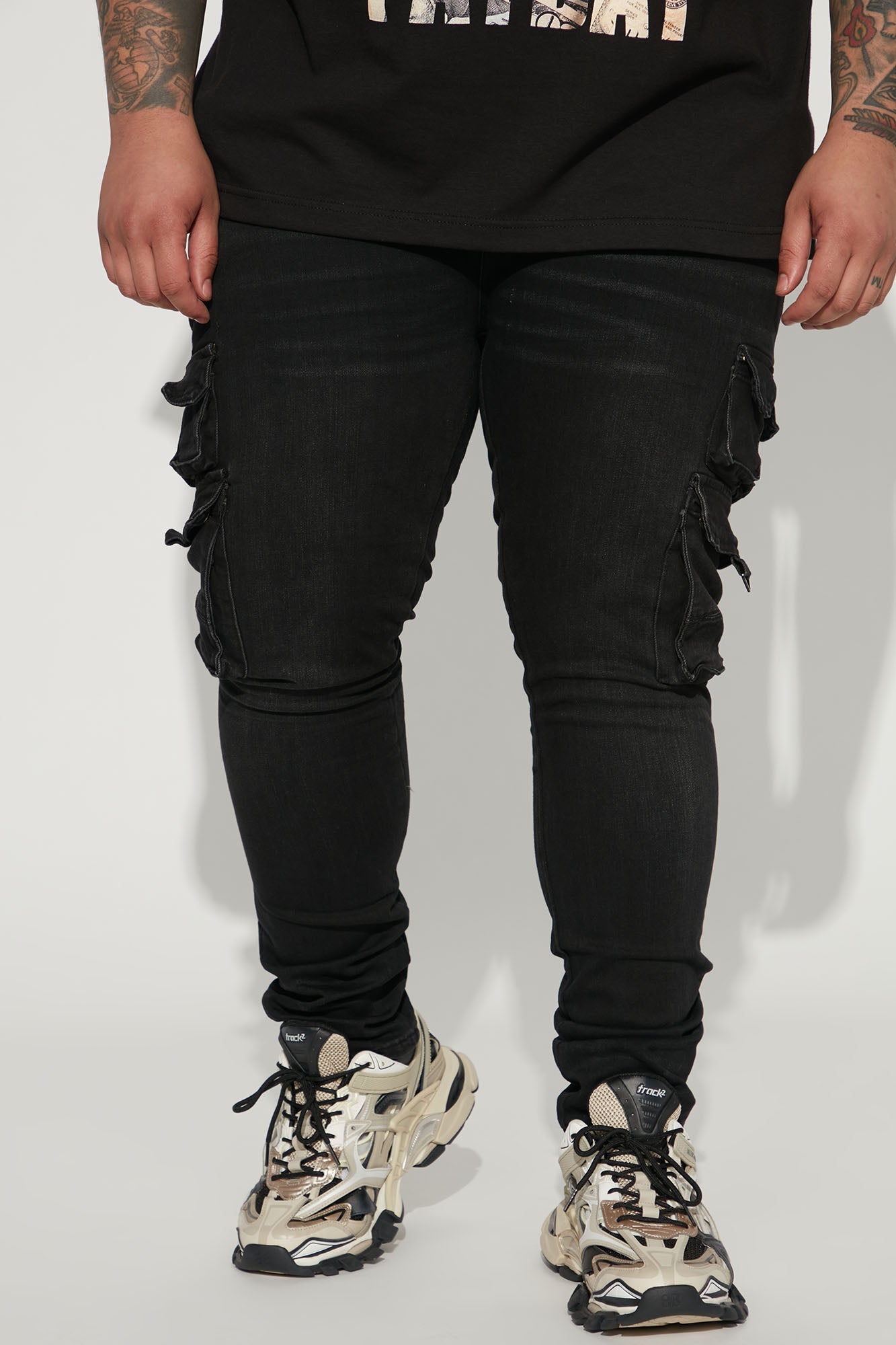 https://cdn.shopify.com/s/files/1/0293/9277/files/11-07-22Studio5_RD_CC_14-51-19_79_KARDENBLK_Black_1942_PLUS_JB.jpg?v=1712857720