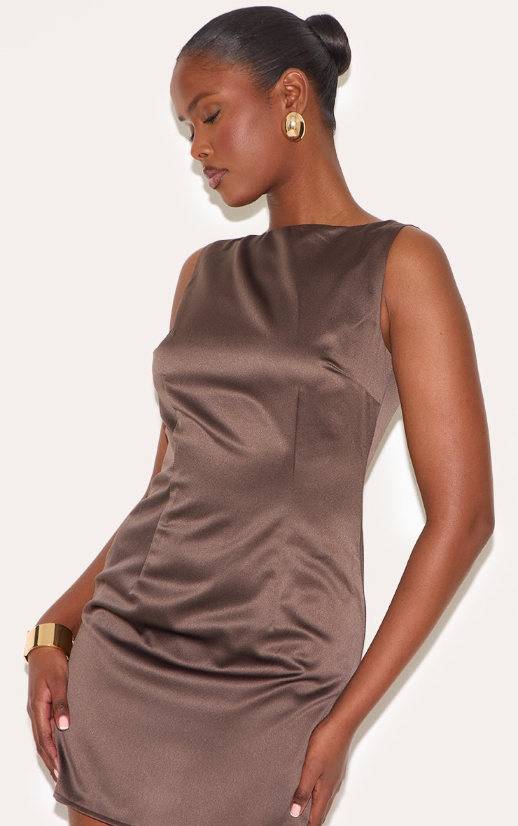 https://cdn-img.prettylittlething.com/1/2/7/2/1272e97dde354f30dfe7050e1611e73d004bd721_CNM4701_4_taupe_satin_boat_mini_dress.jpg