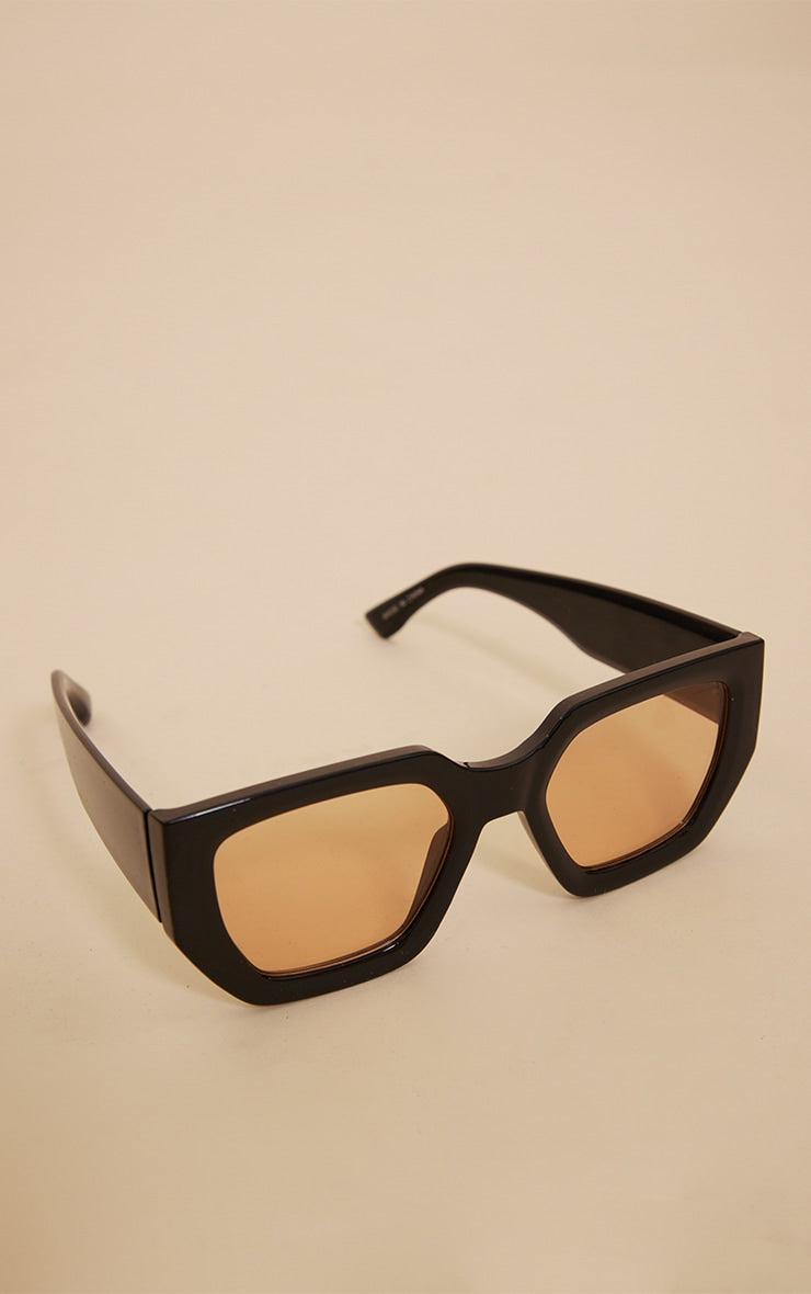 https://cdn-img.prettylittlething.com/1/2/8/0/128046fe56d28f486964f83c561582ab32e8c2cd_CNC5002_3_black_chunky_brown_lens_square_frame_sunglasses.jpg