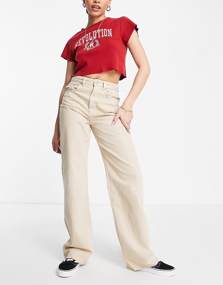 https://images.asos-media.com/products/stradivarius-90s-dad-jean-in-sand/200848522-1-sand?$n_750w$&wid=750&fit=constrain