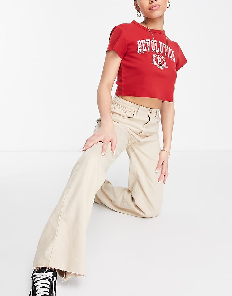 https://images.asos-media.com/products/stradivarius-90s-dad-jean-in-sand/200848522-4?$n_750w$&wid=750&fit=constrain