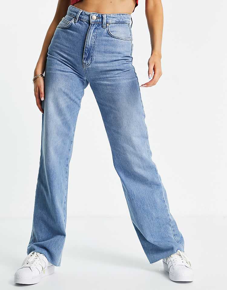 https://images.asos-media.com/products/stradivarius-90s-dad-jean-in-washed-blue/201223928-4?$n_750w$&wid=750&fit=constrain