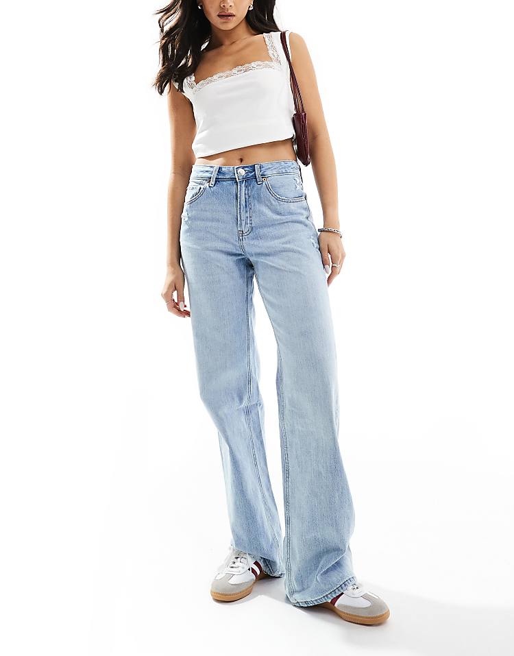 https://images.asos-media.com/products/stradivarius-90s-baggy-dad-jean-in-light-blue/204684933-1-blue?$n_750w$&wid=750&fit=constrain