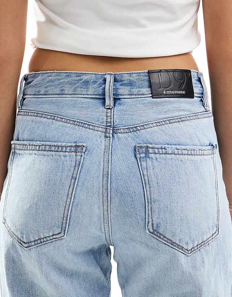 https://images.asos-media.com/products/stradivarius-90s-baggy-dad-jean-in-light-blue/204684933-4?$n_750w$&wid=750&fit=constrain