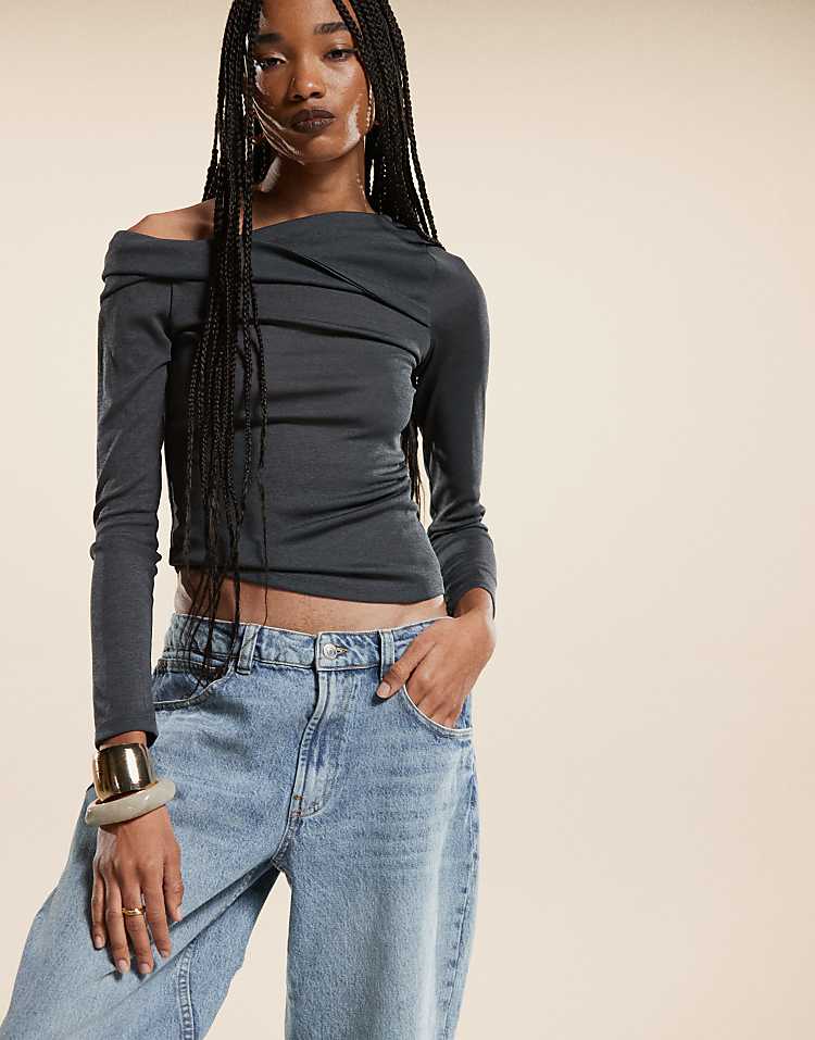 https://images.asos-media.com/products/asos-design-baggy-jeans-in-mid-blue/204914537-5?$n_750w$&wid=750&fit=constrain