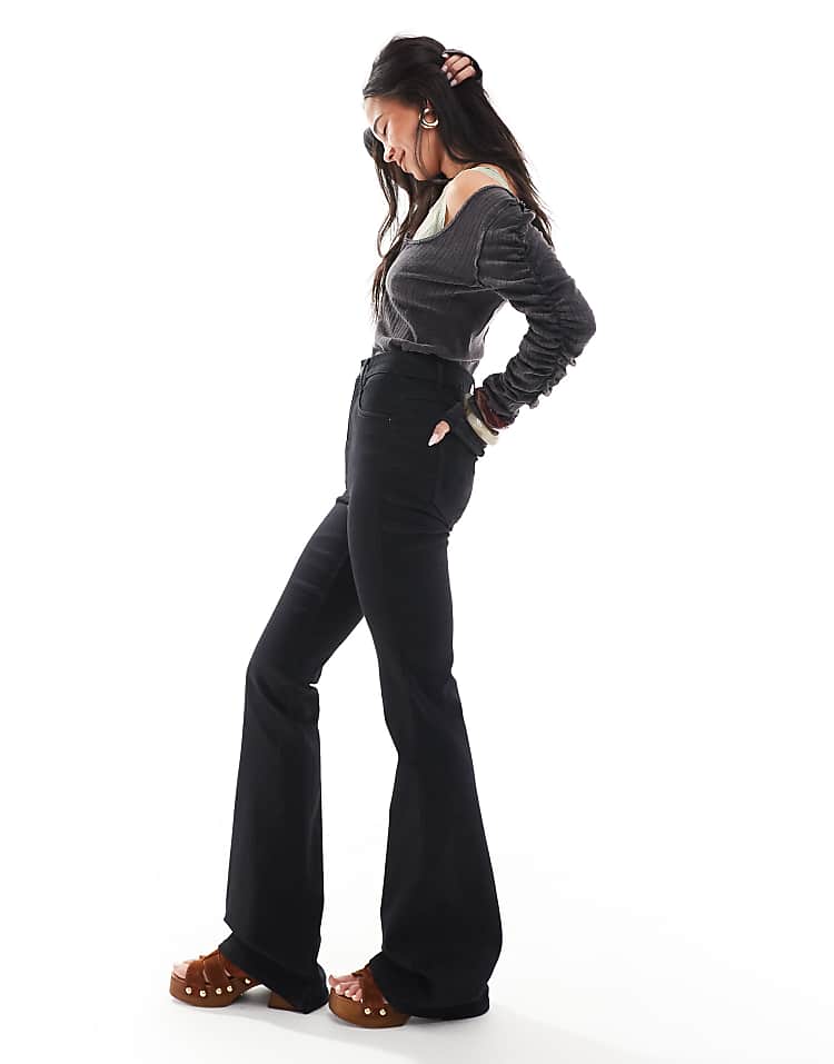 https://images.asos-media.com/products/asos-design-sculpting-super-stretch-flare-jeans-in-black/205195580-3?$n_750w$&wid=750&fit=constrain