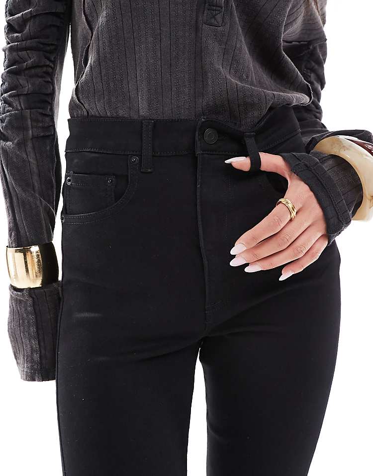 https://images.asos-media.com/products/asos-design-sculpting-super-stretch-flare-jeans-in-black/205195580-5?$n_750w$&wid=750&fit=constrain