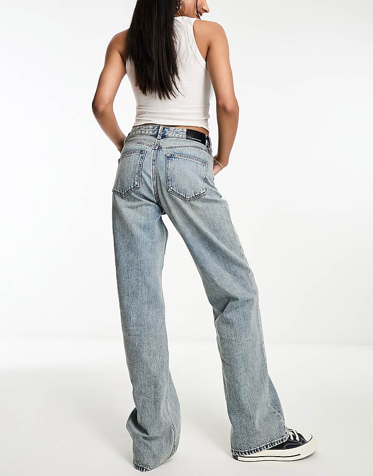 https://images.asos-media.com/products/stradivarius-wide-leg-dad-jean-in-light-vintage-wash/205220094-3?$n_750w$&wid=750&fit=constrain