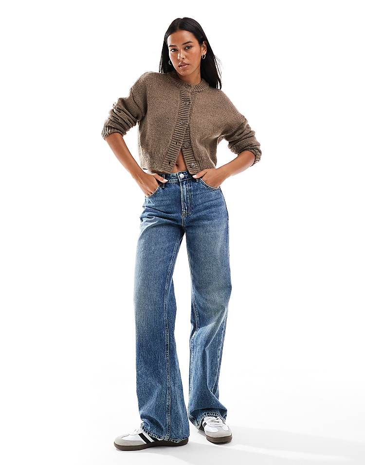 https://images.asos-media.com/products/stradivarius-wide-leg-dad-jean-in-dark-vintage-wash/205287528-1-lightblue?$n_750w$&wid=750&fit=constrain