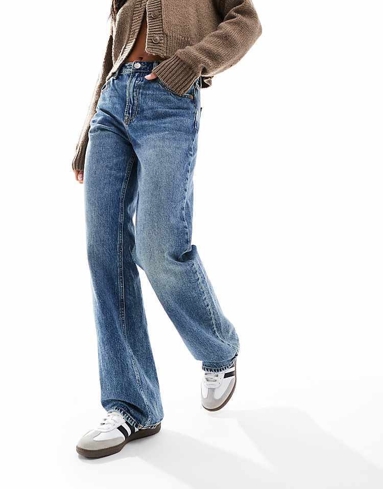 https://images.asos-media.com/products/stradivarius-wide-leg-dad-jean-in-dark-vintage-wash/205287528-3?$n_750w$&wid=750&fit=constrain