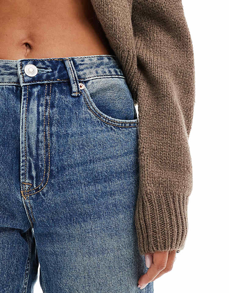 https://images.asos-media.com/products/stradivarius-wide-leg-dad-jean-in-dark-vintage-wash/205287528-4?$n_750w$&wid=750&fit=constrain