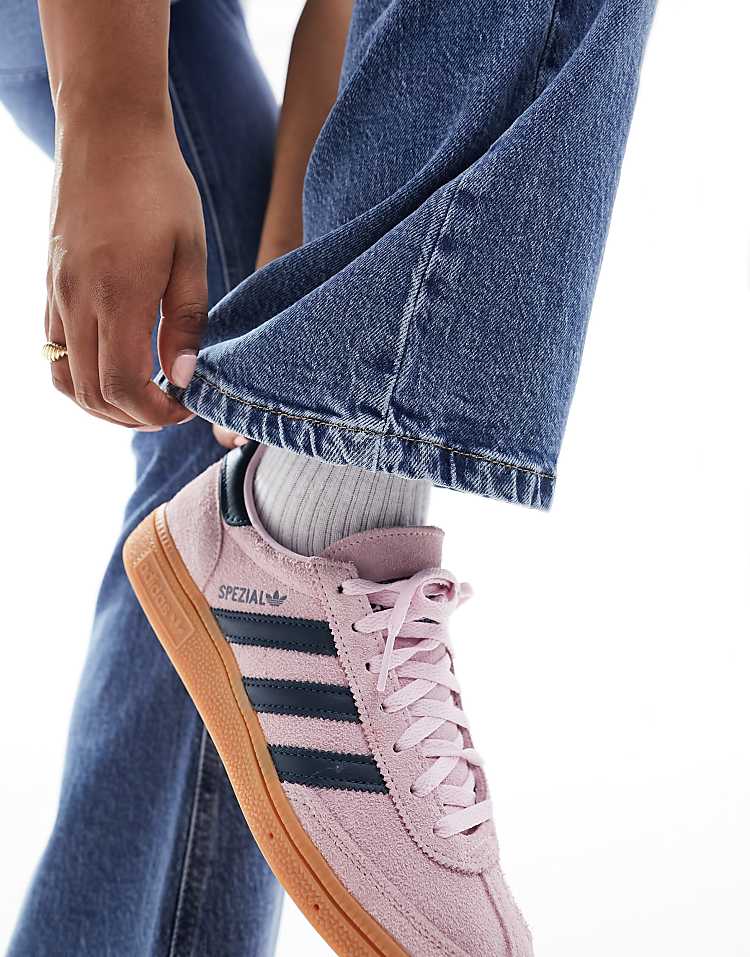 https://images.asos-media.com/products/asos-design-mid-rise-flare-jeans-in-mid-blue/205342583-2?$n_750w$&wid=750&fit=constrain