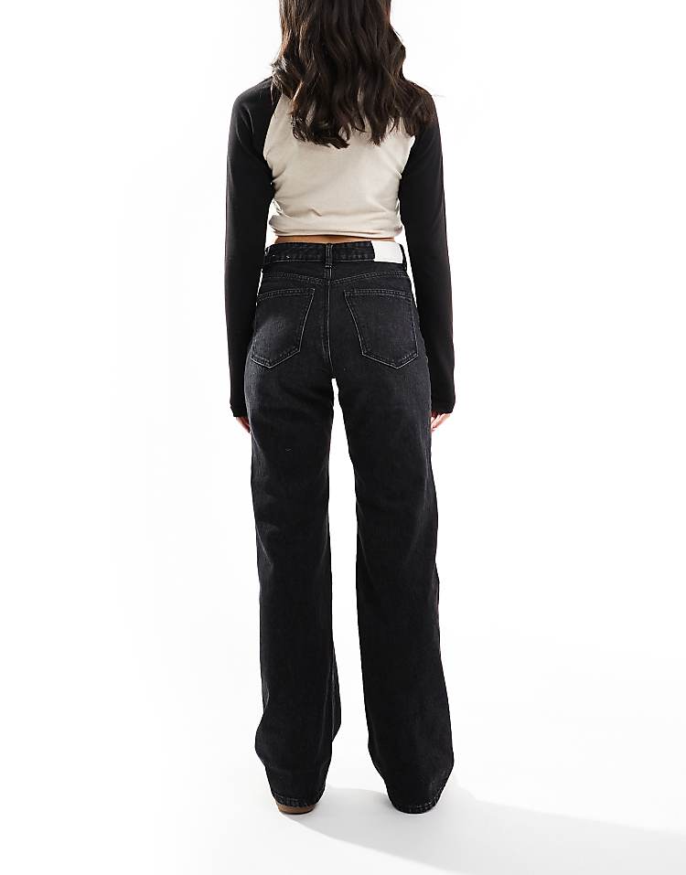 https://images.asos-media.com/products/stradivarius-wide-leg-dad-jean-in-black-wash/205399226-2?$n_750w$&wid=750&fit=constrain