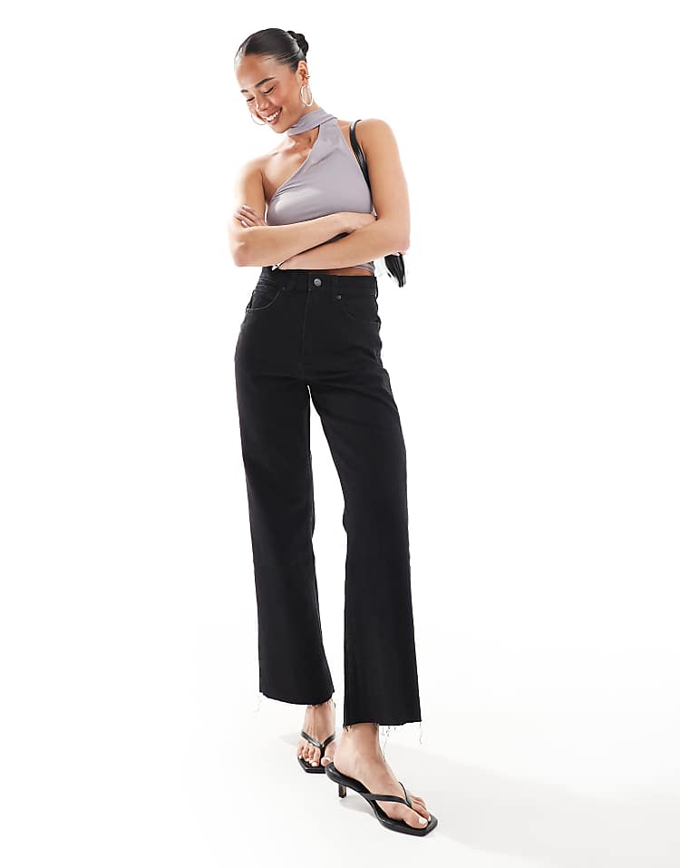 https://images.asos-media.com/products/asos-design-cropped-comfort-stretch-straight-leg-jean-in-clean-black/205472112-1-washedblack?$n_750w$&wid=750&fit=constrain