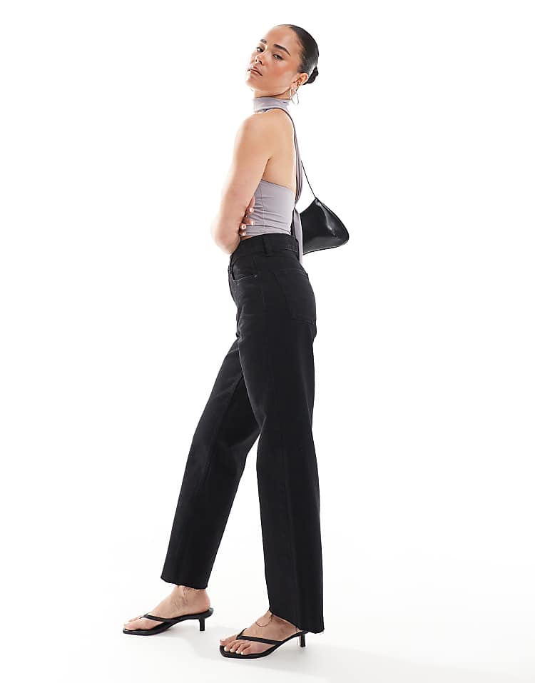 https://images.asos-media.com/products/asos-design-cropped-comfort-stretch-straight-leg-jean-in-clean-black/205472112-3?$n_750w$&wid=750&fit=constrain