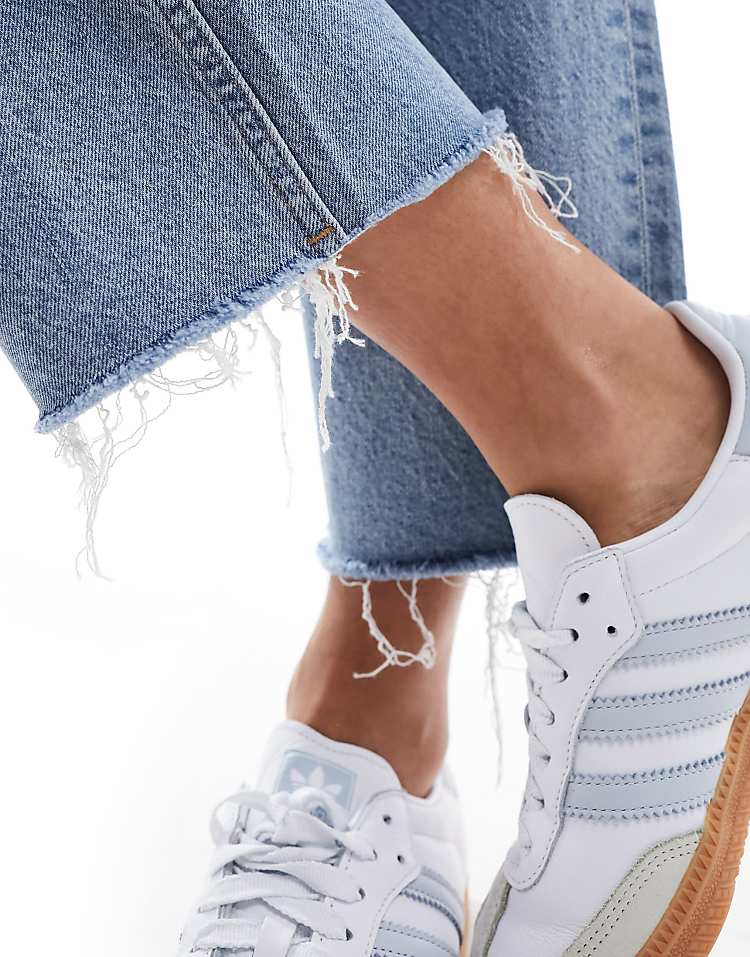 https://images.asos-media.com/products/asos-design-cropped-comfort-stretch-straight-leg-jean-in-light-mid-blue/205472147-3?$n_750w$&wid=750&fit=constrain
