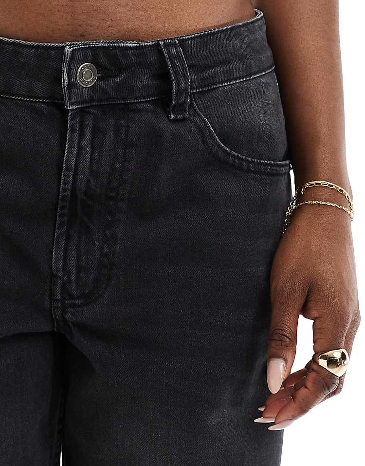 https://images.asos-media.com/products/asos-design-baggy-jeans-in-washed-black/205696611-5?$n_750w$&wid=750&fit=constrain