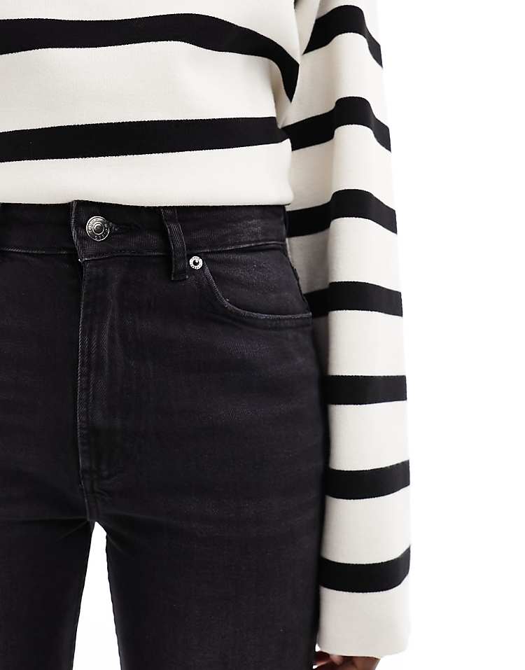 https://images.asos-media.com/products/asos-design-mid-rise-flare-jeans-in-wash-black/205707486-5?$n_750w$&wid=750&fit=constrain
