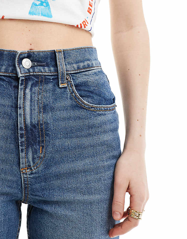 https://images.asos-media.com/products/asos-design-cropped-comfort-stretch-straight-leg-jean-in-dark-mid-blue/205710484-4?$n_750w$&wid=750&fit=constrain