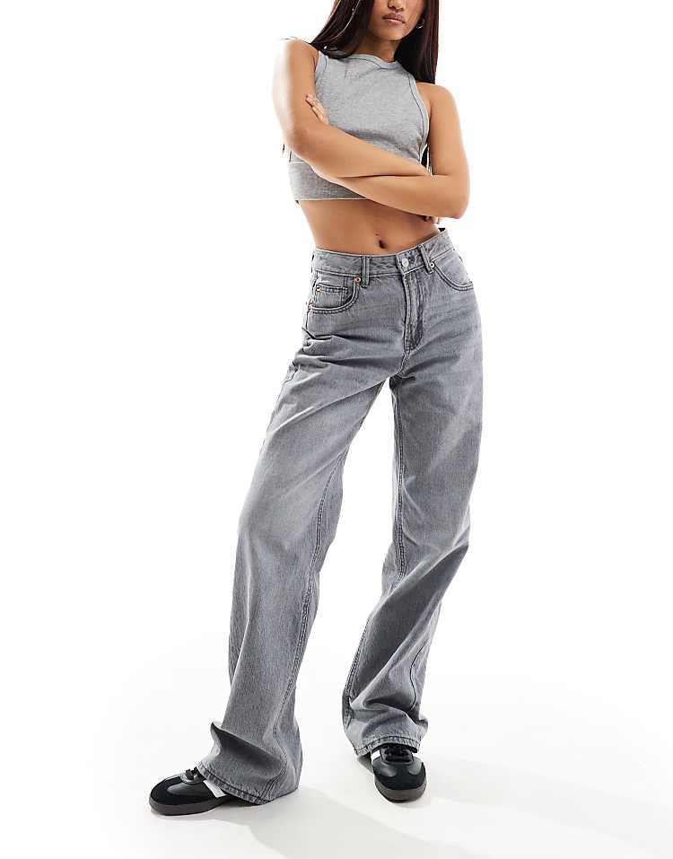 https://images.asos-media.com/products/stradivarius-wide-leg-dad-jean-in-washed-grey/205812480-3?$n_750w$&wid=750&fit=constrain