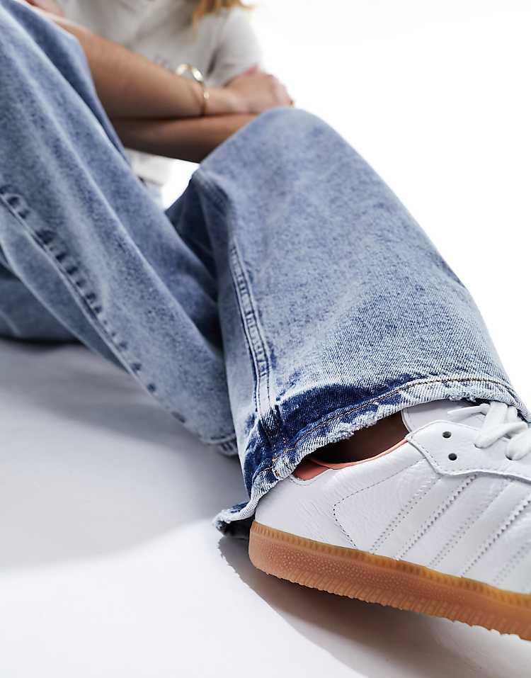 https://images.asos-media.com/products/miss-selfridge-baggy-jean-in-acid-wash/205817957-4?$n_750w$&wid=750&fit=constrain