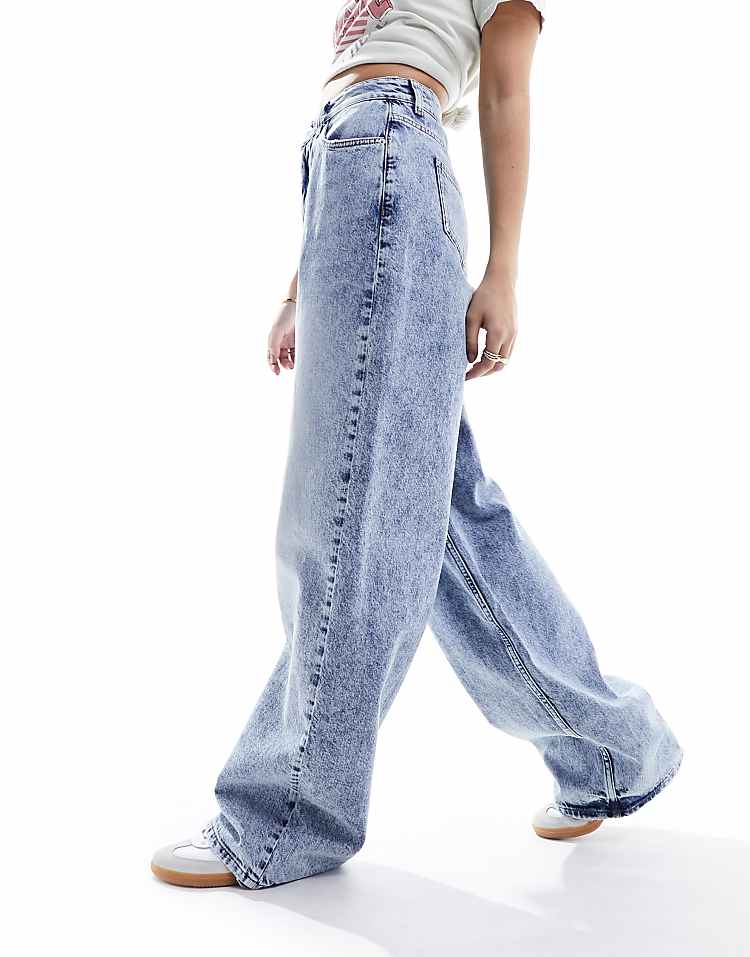 https://images.asos-media.com/products/miss-selfridge-baggy-jean-in-acid-wash/205817957-5?$n_750w$&wid=750&fit=constrain