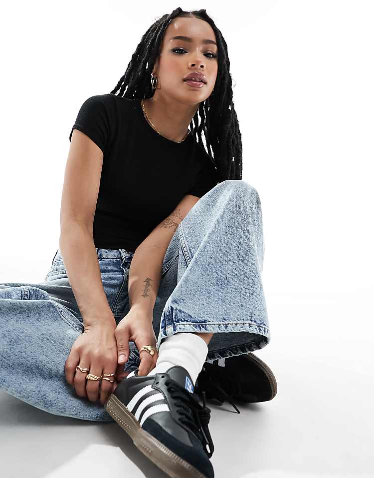 https://images.asos-media.com/products/miss-selfridge-petite-baggy-jean-in-acid-wash/205818006-2?$n_750w$&wid=750&fit=constrain