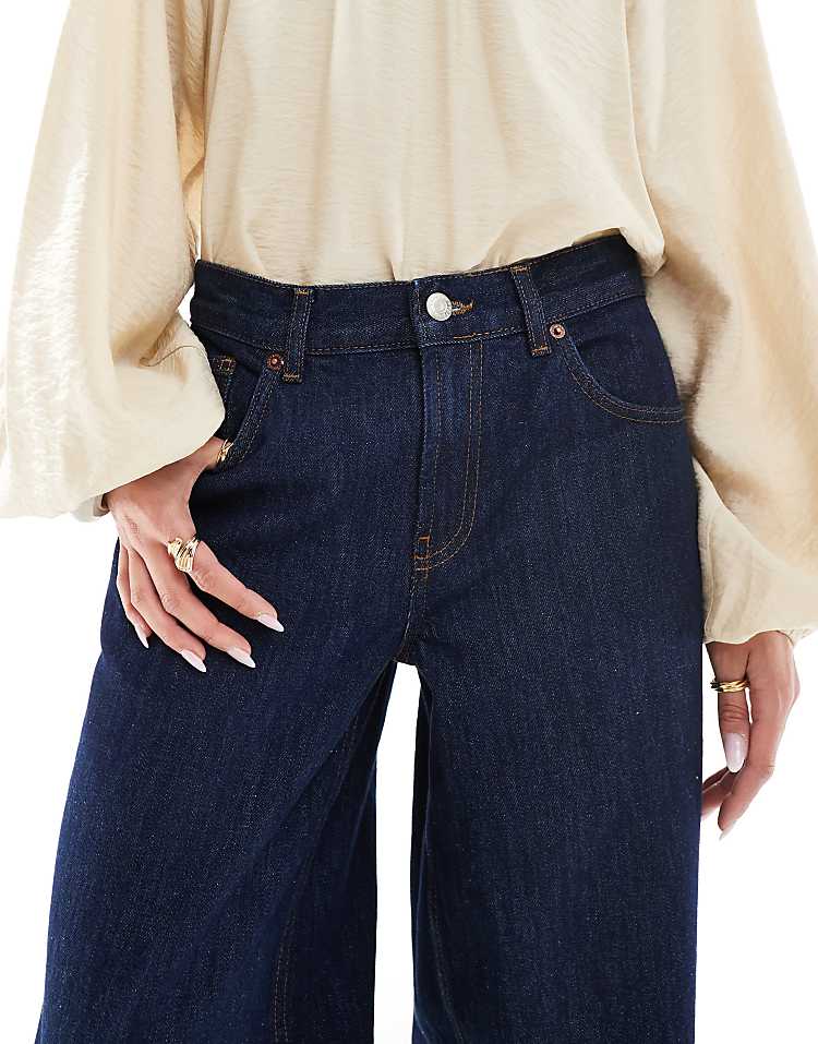 https://images.asos-media.com/products/topshop-cinch-low-rise-relaxed-jean-in-raw-indigo/205897926-5?$n_750w$&wid=750&fit=constrain