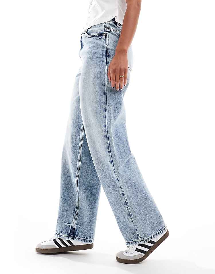 https://images.asos-media.com/products/miss-selfridge-baggy-jean-in-blue-acid-wash/205922104-3?$n_750w$&wid=750&fit=constrain