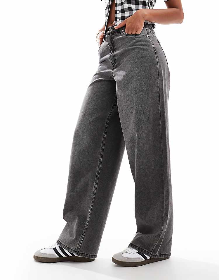https://images.asos-media.com/products/miss-selfridge-baggy-jean-in-grey-wash/205922162-3?$n_750w$&wid=750&fit=constrain