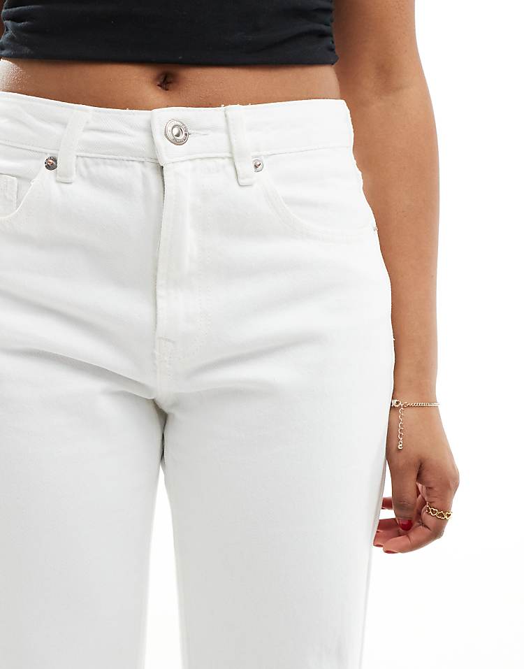 https://images.asos-media.com/products/stradivarius-wide-leg-dad-jean-in-white/205933981-4?$n_750w$&wid=750&fit=constrain