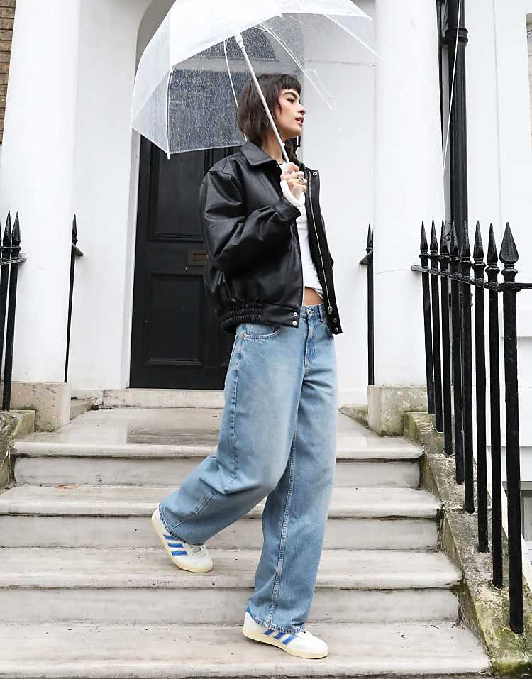 https://images.asos-media.com/products/topshop-cinch-low-rise-relaxed-jean-in-vintage-bleach/205984703-1-vintagebleach?$n_750w$&wid=750&fit=constrain