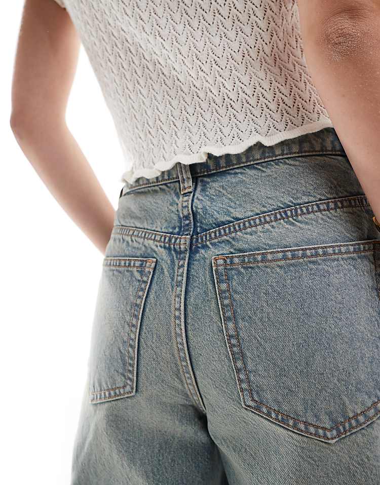 https://images.asos-media.com/products/miss-selfridge-baggy-jean-in-dirty-wash/206360152-3?$n_750w$&wid=750&fit=constrain