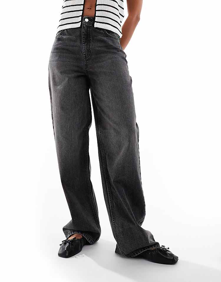 https://images.asos-media.com/products/miss-selfridge-baggy-jean-in-black-wash/206360198-1-blackwash?$n_750w$&wid=750&fit=constrain