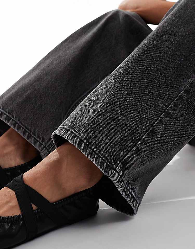 https://images.asos-media.com/products/miss-selfridge-baggy-jean-in-black-wash/206360198-3?$n_750w$&wid=750&fit=constrain
