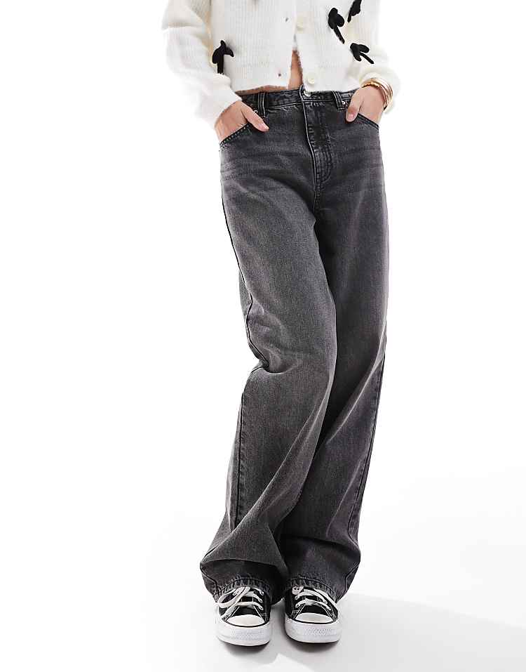 https://images.asos-media.com/products/miss-selfridge-baggy-jean-in-light-black-wash/206360244-4?$n_750w$&wid=750&fit=constrain