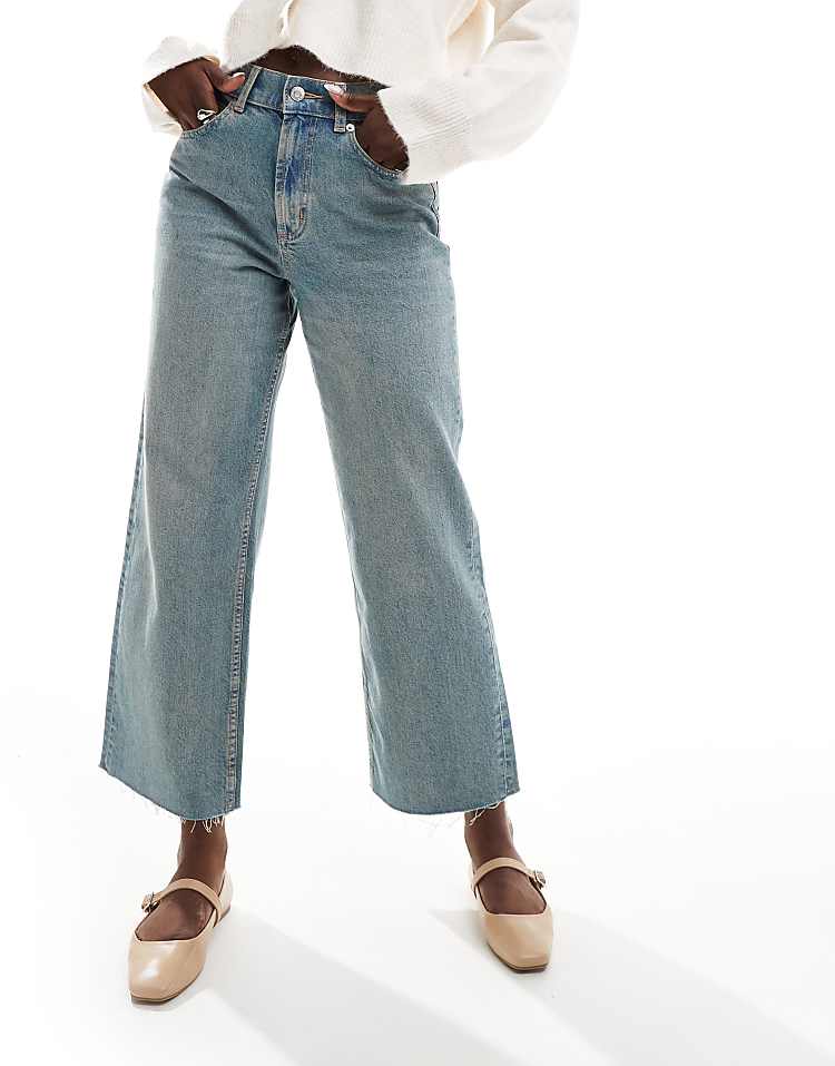https://images.asos-media.com/products/asos-design-cropped-comfort-stretch-straight-leg-jean-in-vintage-wash/206426577-3?$n_750w$&wid=750&fit=constrain