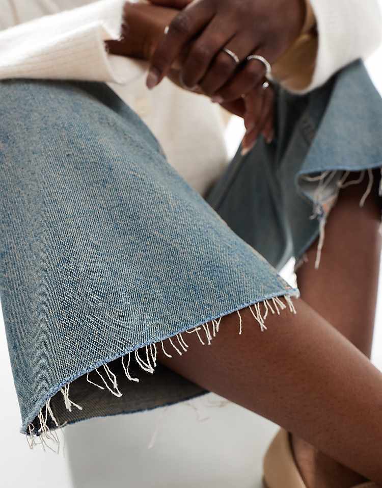 https://images.asos-media.com/products/asos-design-cropped-comfort-stretch-straight-leg-jean-in-vintage-wash/206426577-5?$n_750w$&wid=750&fit=constrain