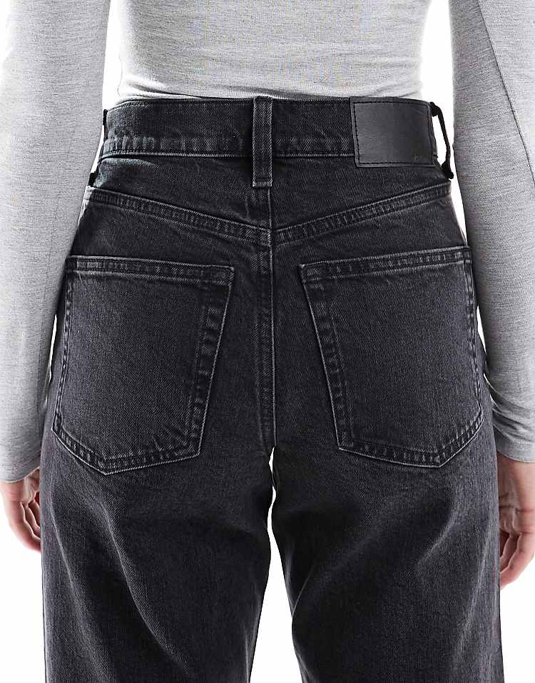 https://images.asos-media.com/products/asos-design-cropped-comfort-stretch-straight-leg-jean-in-black/206426603-4?$n_750w$&wid=750&fit=constrain