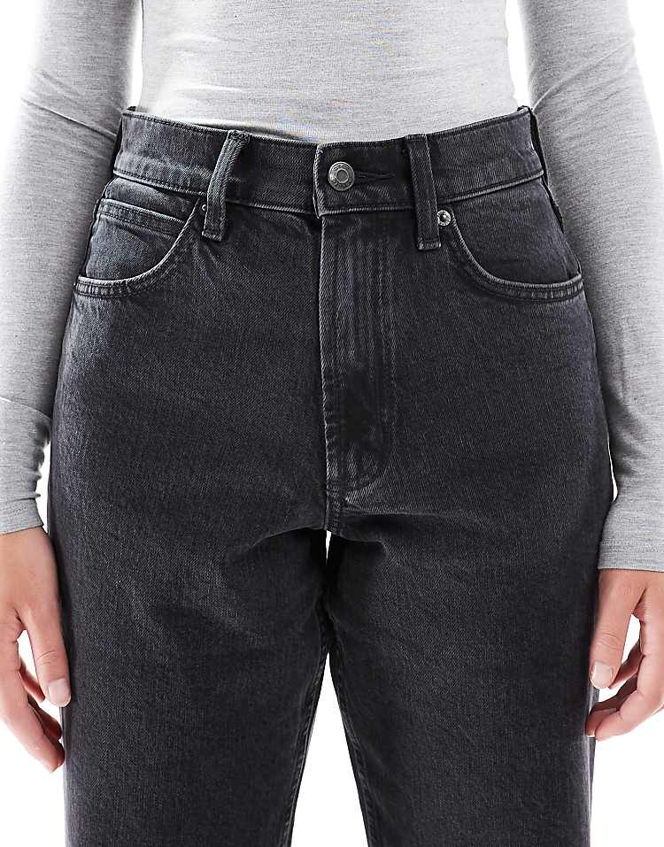 https://images.asos-media.com/products/asos-design-cropped-comfort-stretch-straight-leg-jean-in-black/206426603-5?$n_750w$&wid=750&fit=constrain