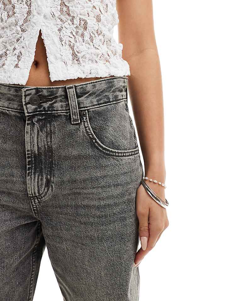 https://images.asos-media.com/products/asos-design-baggy-jeans-in-grey/206427908-3?$n_750w$&wid=750&fit=constrain