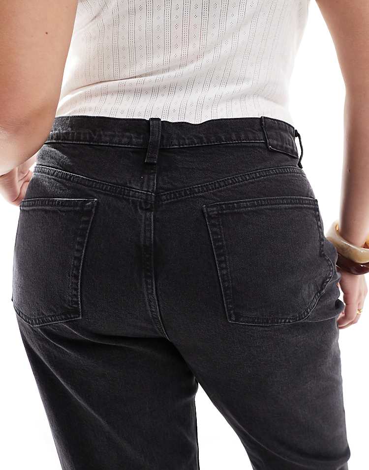 https://images.asos-media.com/products/asos-design-curve-mid-rise-flare-jeans-in-washed-black/206428118-4?$n_750w$&wid=750&fit=constrain