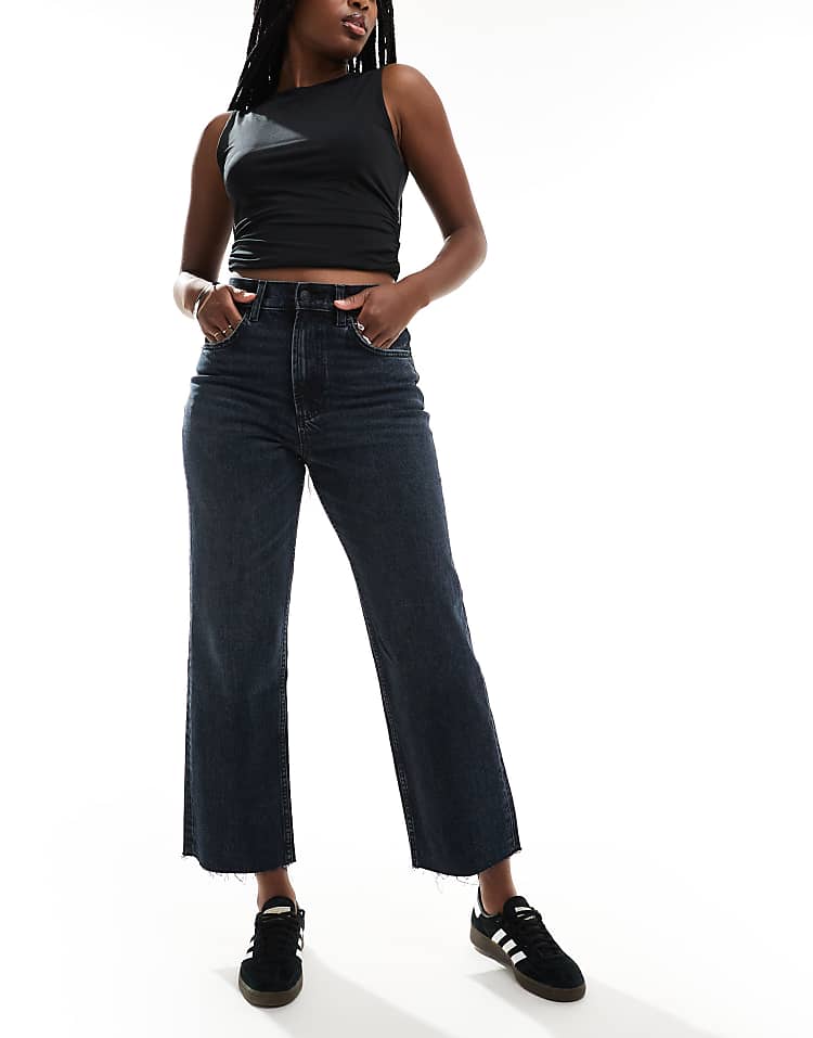 https://images.asos-media.com/products/asos-design-cropped-comfort-stretch-straight-leg-jeans-in-blue-black/206879798-1-blueblack?$n_750w$&wid=750&fit=constrain