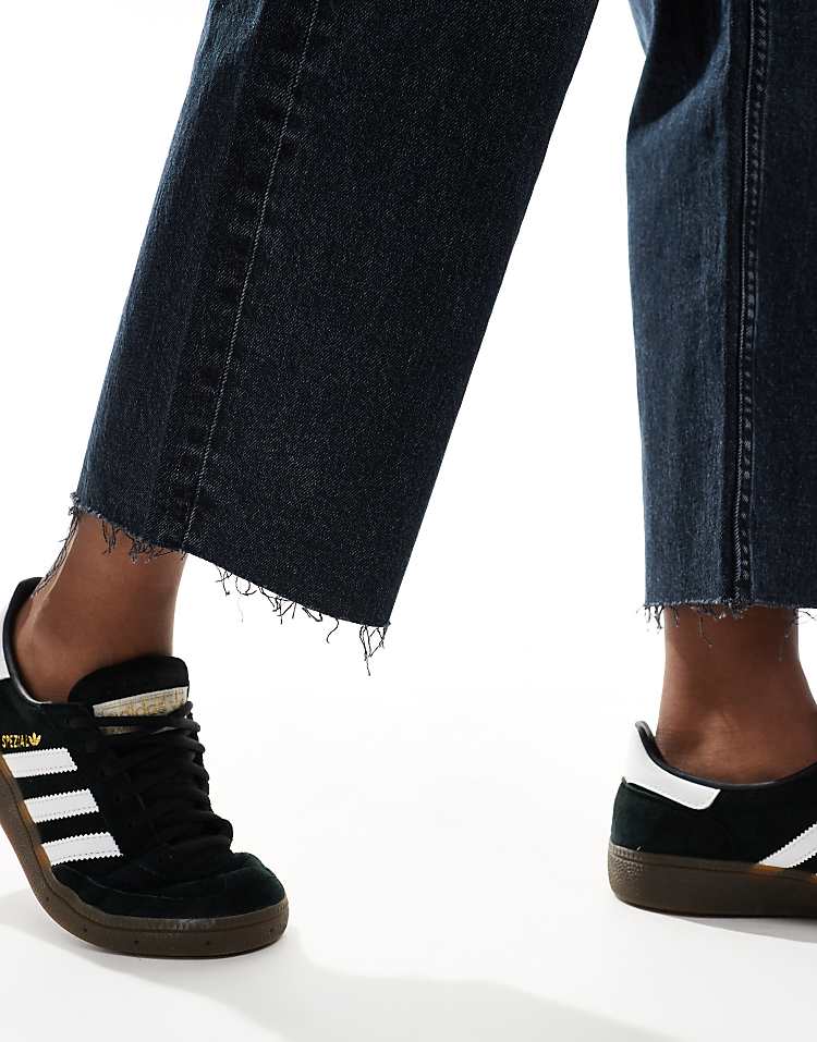 https://images.asos-media.com/products/asos-design-cropped-comfort-stretch-straight-leg-jeans-in-blue-black/206879798-2?$n_750w$&wid=750&fit=constrain