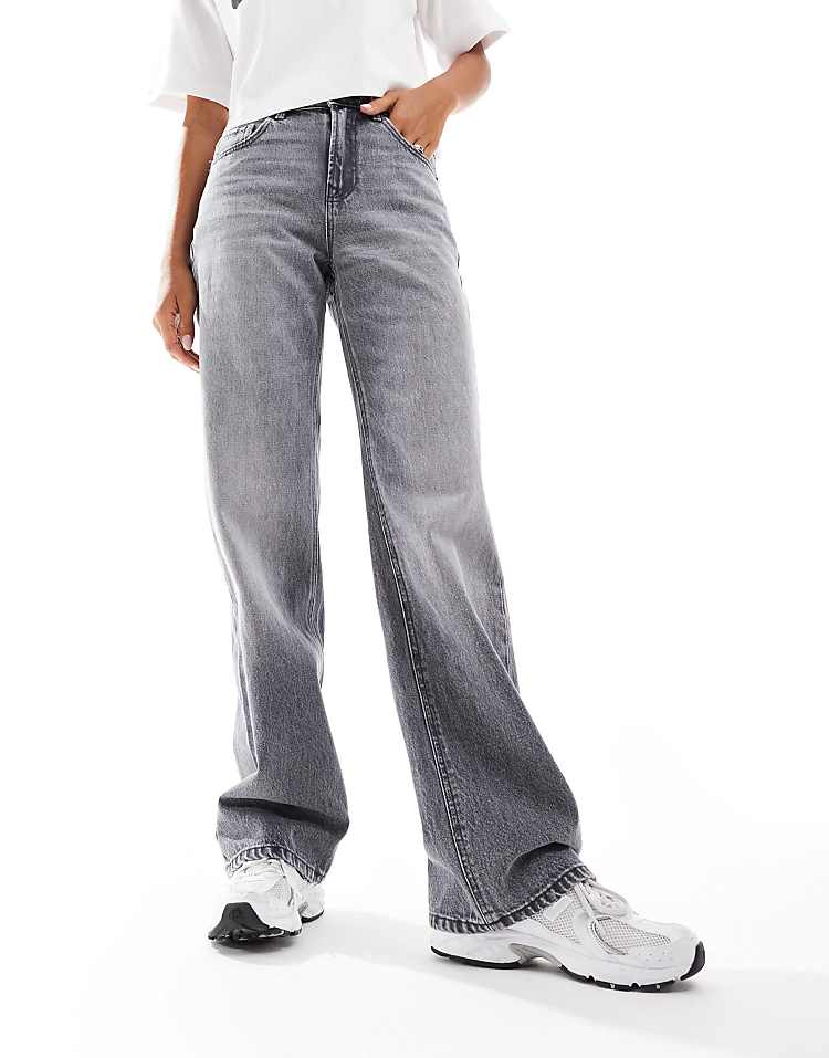 https://images.asos-media.com/products/stradivarius-wide-leg-dad-jean-in-grey/206907568-4?$n_750w$&wid=750&fit=constrain