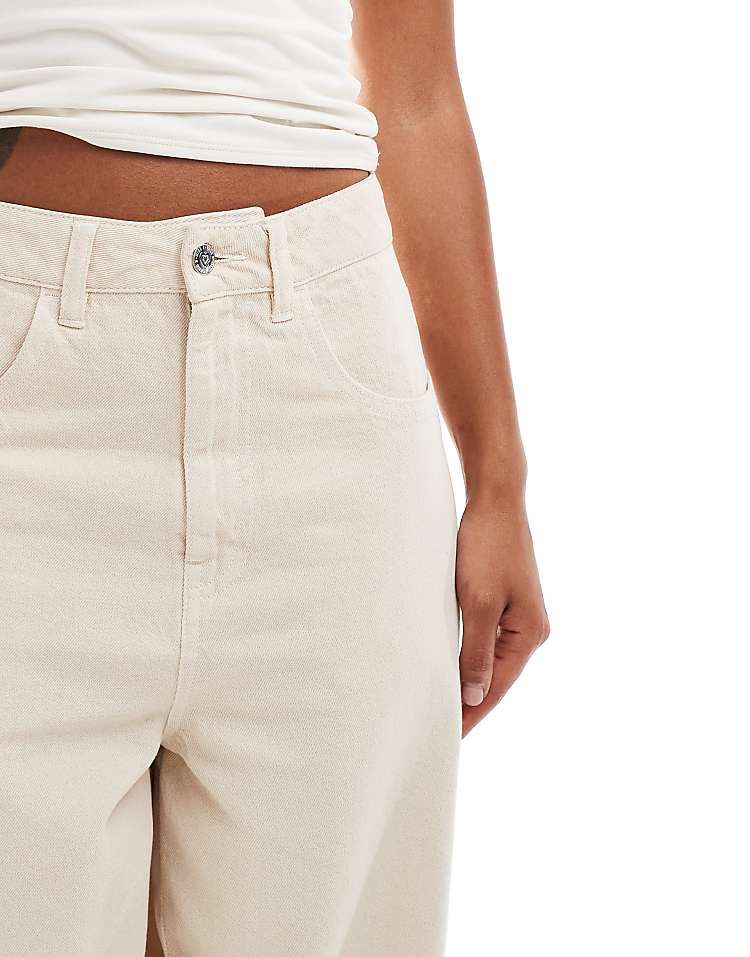 https://images.asos-media.com/products/miss-selfridge-barrel-leg-jean-in-light-ecru-wash/206925350-4?$n_750w$&wid=750&fit=constrain